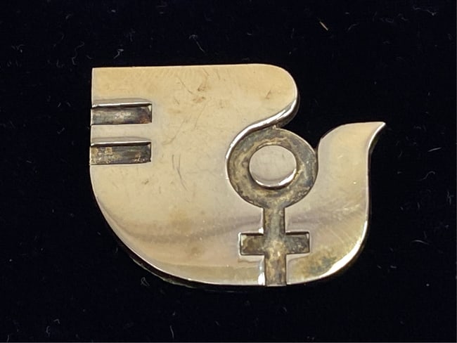 TIFFANY & CO STERLING SILVER DOVE PIN. C.1970