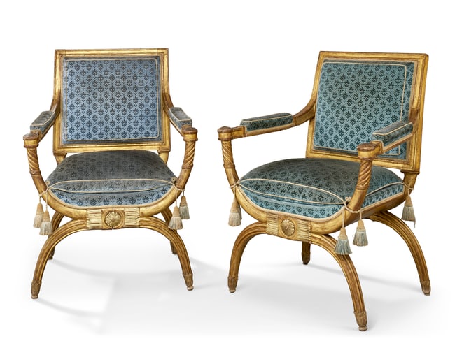 PAIRE DE FAUTEUILS CURULES D'ÉPOQUE LOUIS XVI