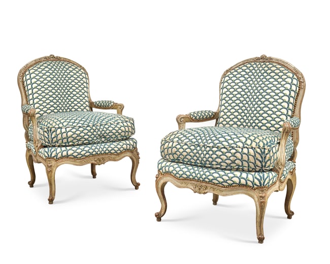 PAIRE DE FAUTEUILS À LA REINE D'ÉPOQUE LOUIS XV