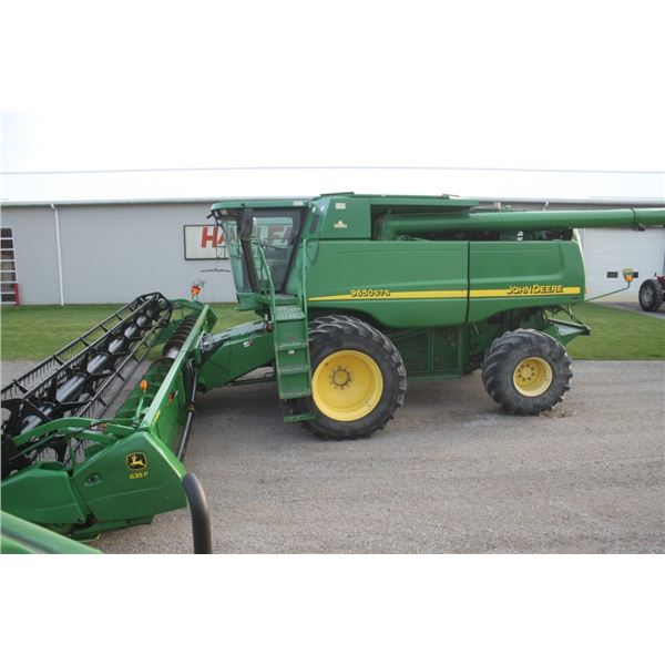 JD 9650STS 4wd combine, contour, fine cut chopper, Mauer bin extension, GreenStar ready