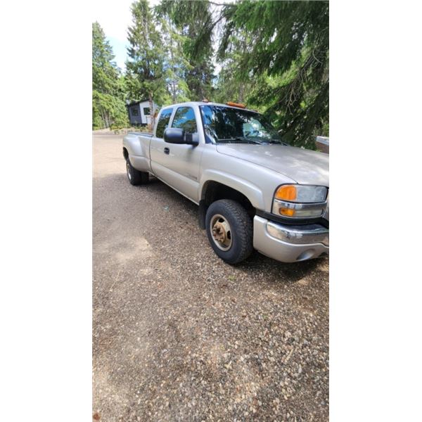 2005  GMC 1 Ton Extended Cab With 4 Doors 4 x 4