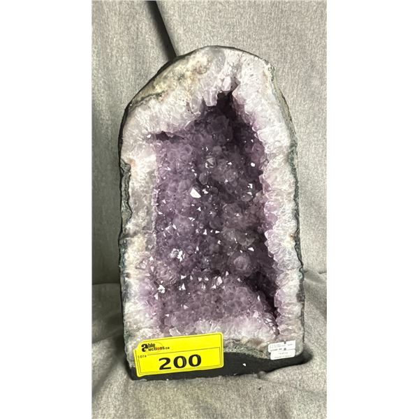 AMETHYST GEODE 14