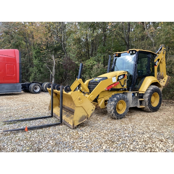 2018 CAT 420F2 Backhoe