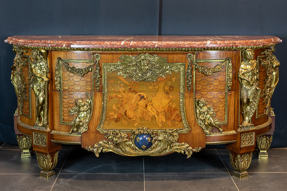 Fine Art, Antiques, Modern Art, Jewellery, Decorative…