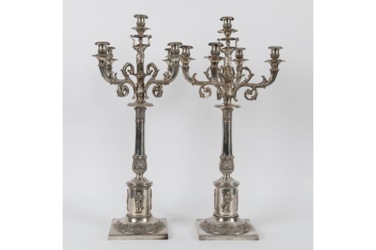 Paar prunkvolle, fünflichtige Girandolen, in klassizistischer…