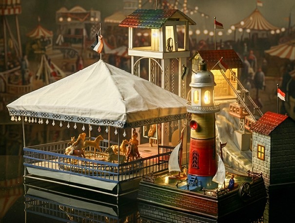 Eisenbahn- und Blechspielzeugsammlungen, Antiquitäten…