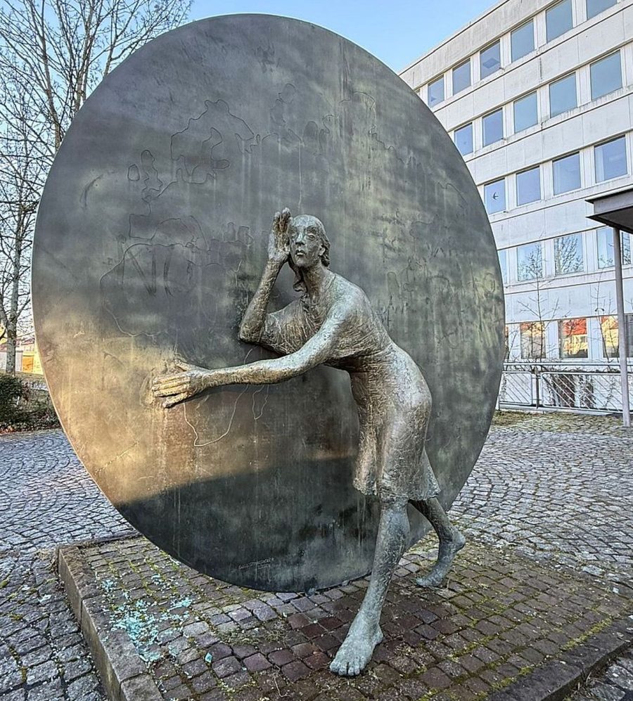 Kunst- und Antiquitäten sowie Schmuck…