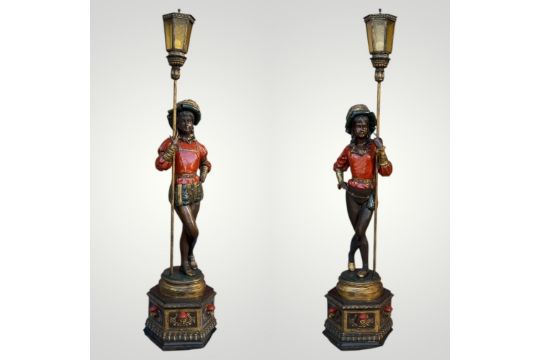 Paar Lampen mit Damen als Pagen
