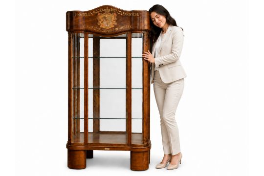 Große Vitrine, Herzoglich Holstein´sche Kakao-Gesellschaft,…