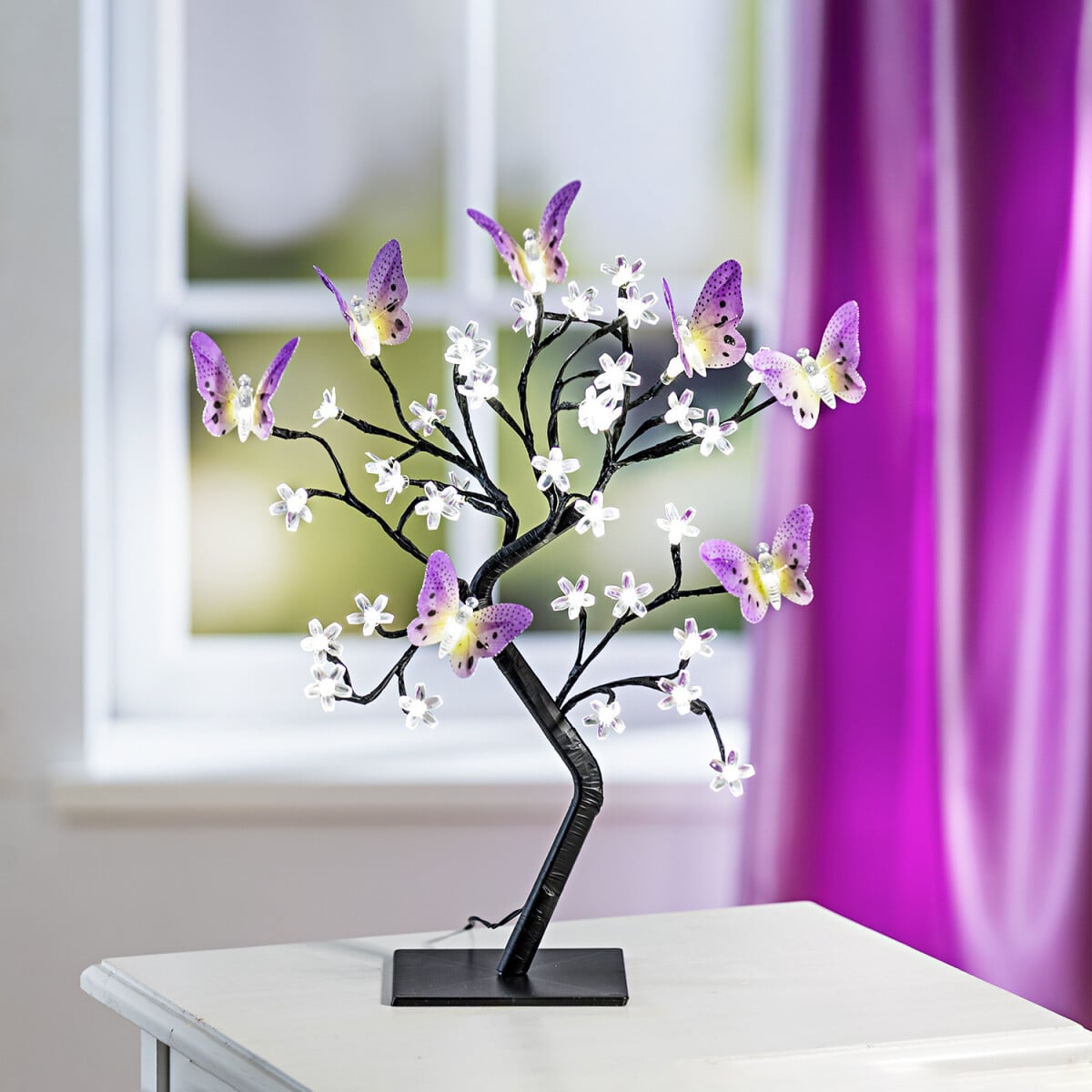 dekorační strom s motýly