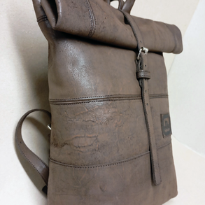 Futár hátizsák nem csak futároknak_öreg sötétbarna