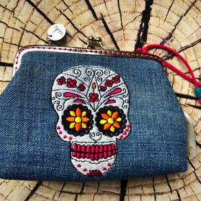 Koponyás fémkeretes- farmer fémkeretes tárca.