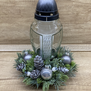 Karácsonyi sírdísz  ezüst gömbökkel