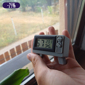 Hő-és páratartalommérő retro tv dizájnnal