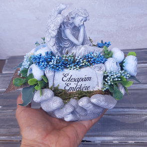 Mindenszentek ,Sírdísz-Beton angyallal