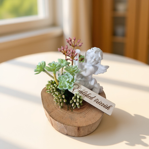 Kegyeleti dísz – angyalkával, fa alapon