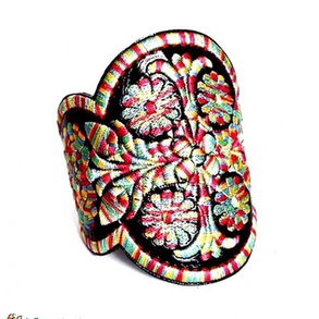 Hímzett magyar népi motívumos karkötő