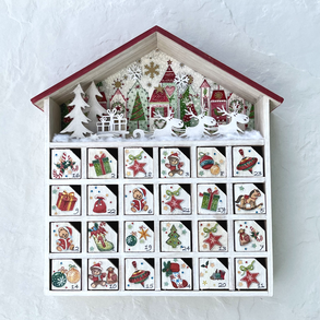 Fa adventi naptár, kalendárium - téli házikó