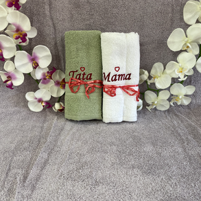 Páros Mama és Tata feliratos hímzett törölköző