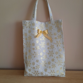 Arany mintás ajándékszatyor