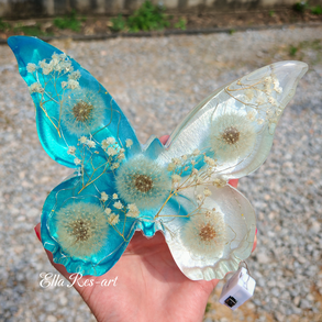 Pillangóba zárt pitypangok