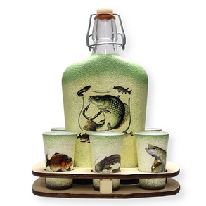 Horgász-  hal motívummal díszített -nagy pálinkás szett. A horgászat szerelmeseinek . Saját fogások fotóival is !