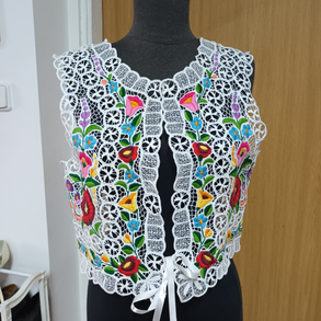 Riseliős mellény, boleró  kalocsai himzéssel. 