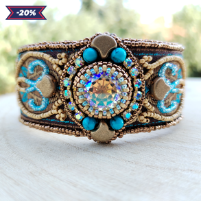 Brokát szalagos, kristályos karperec