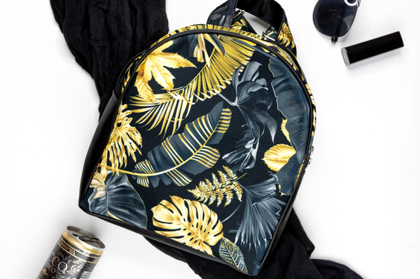 Kis méretű hátizsák - fekete, arany pálmalevelekkel