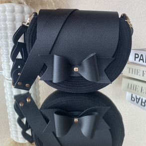 Különleges női táska, valódi bőr kiegészítőkkel