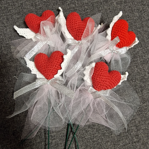 Valentin-napi szivek szárnyakkal