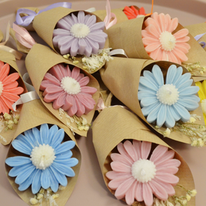 Virág gyertya,  külön csomagolva margaréta 