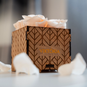 Örök Rózsa, gravírozott fa dobozban, Egyedi Névre szóló ajándék, 