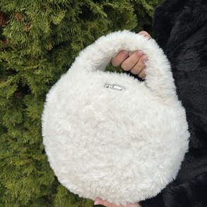 Szőrmés kerek táska