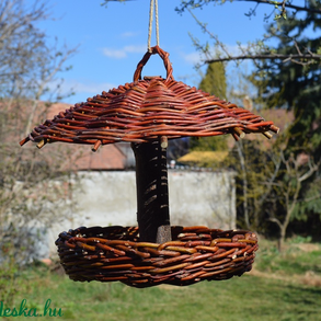 Madáretető natúr fűzvesszőből