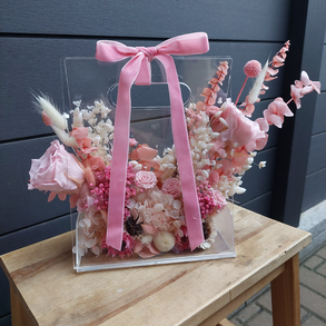 Tartósított, szárazvirágokkal teli plexi virágkosár szülőköszöntőre, Valentin-napra, Anyák napjára, születésnapra, nőnap