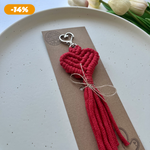 Szív alakú makramé kulcstartó 