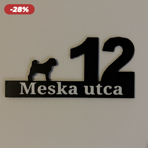 Egyedi mopsz mintás házszámtábla