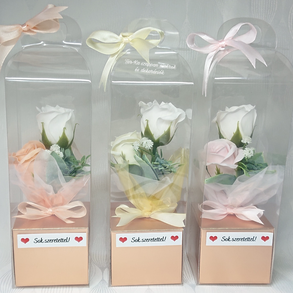 Sok szeretettel! 2 szálas szappanrózsa csokor díszdobozban 