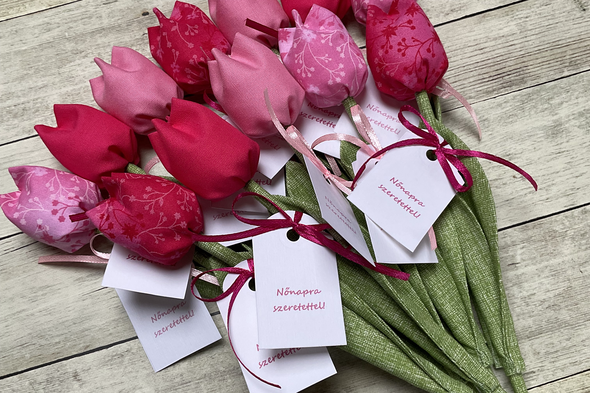 Nőnapi textil tulipánok / szett: 12 db/ ingyen ajándékkísérővel