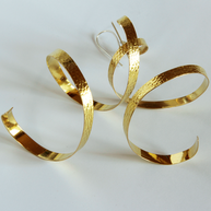 Arany szerpentin sárgaréz logós fülbevaló ezüst szárral