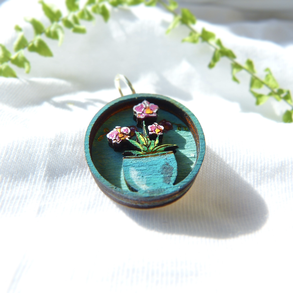 Virágos nyakék/medál (nyárfából, kézzel festett, akrillal)