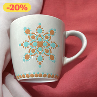 Matt terrakotta és jeges menta pontmandalával díszített 4 decis világos szürke kerámia bögre