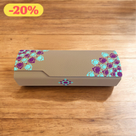 Bézs színű műbőr, mágneses záródású szemüvegtok matt magenta és menta színű pontmandalával