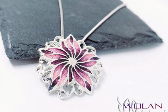 Flora - Borzaskata ezüst tűzzománc medál, rózsaszín-halványlila