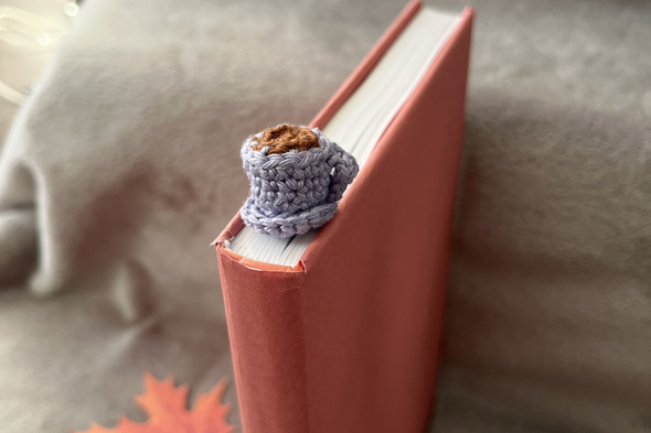 Horgolt könyvjelző kávé