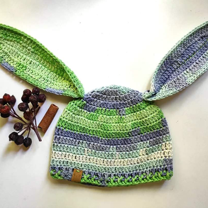 KÉKES ZÖLD horgolt nyuszifüles babasapka 