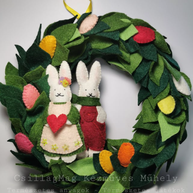 HÚSVÉTI KOSZORÚ SZÍNES TOJÁSOKKAL NYUSZIPÁRRAL 3 DB/SZETT TERMÉSZETES DEKORÁCIÓ ANYAGOK GYAPJÚFILC GYAPJÚ NYUSZIK