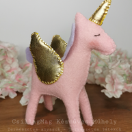 ARANY SZARVÚ ARANY SZÁRNYÚ TÜNDÉRPÓNI CSILLAGMAG-TÜNDÉRLOVACSKA TERMÉSZETES ANYAG GYAPJÚFILC GYAPJÚ EGYEDI KÉZMŰVESJÁTÉK