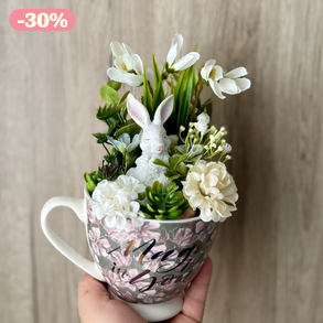 Lila fehér Húsvéti asztaldísz bögrében nyuszi figurával